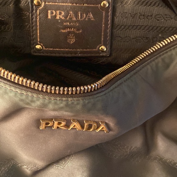 Used Prada bag no damage - Picture 3 of 8